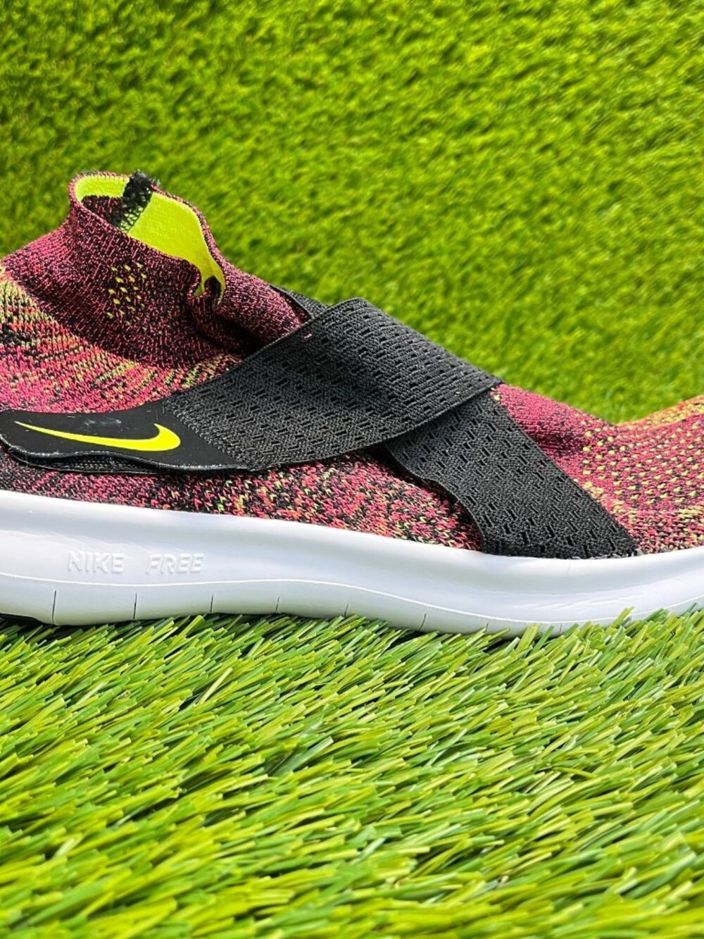 Nike Free Run Motion Flyknit Womens Size 8 Pink Black Running Shoes Sneakers